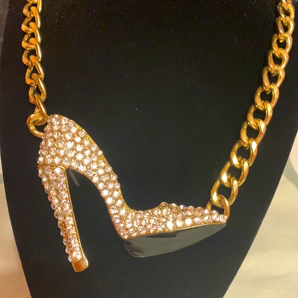 Gold Tone Medium Chunky Chain Shoe Choker Necklace with Rhinestones - Picture 3 of 3